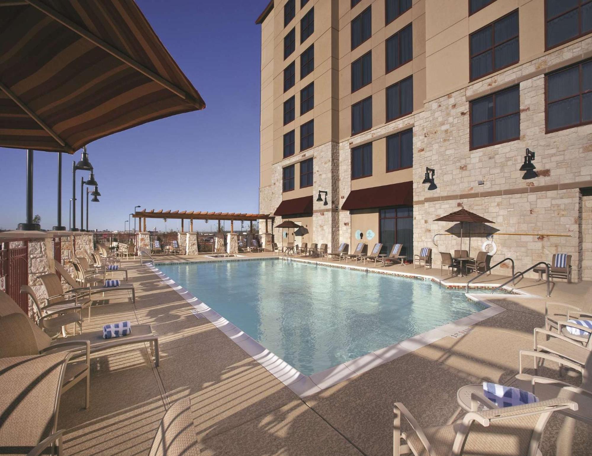 Embassy Suites San Marcos Hotel Conference Center Bagian luar foto